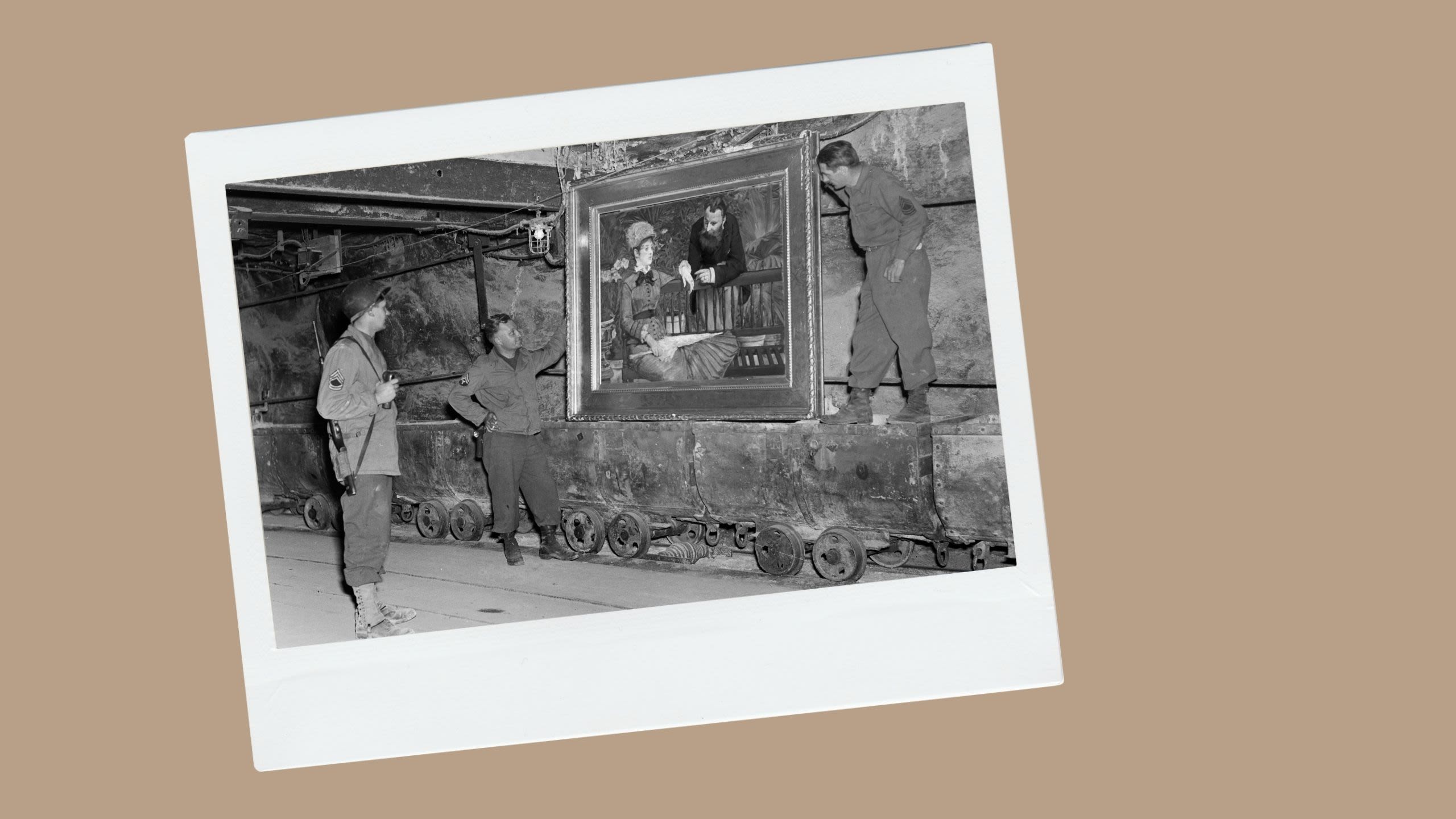 Three soldiers admiring a large painting (© Bettmann/Getty Images)