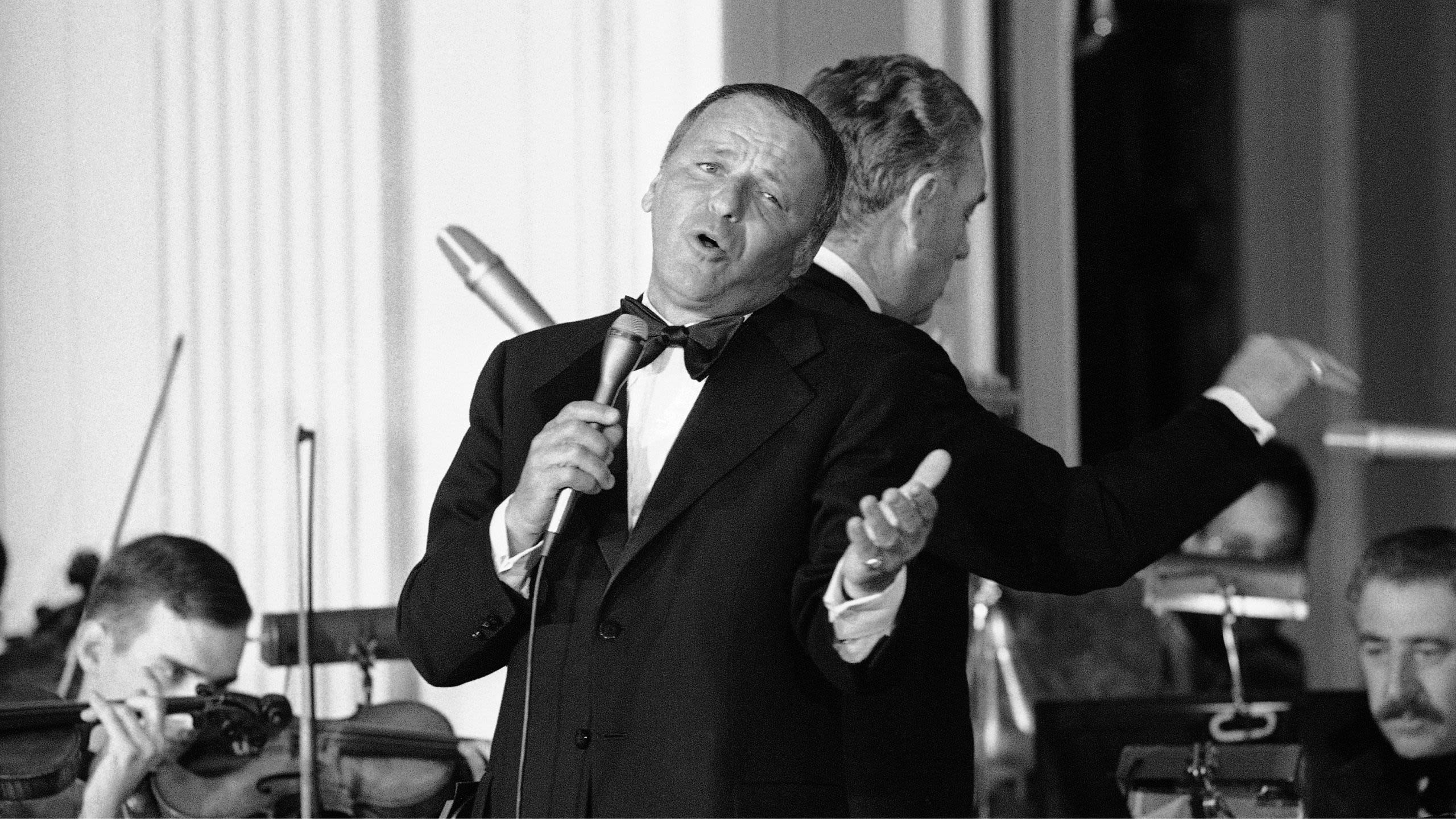 Frank Sinatra singing on stage (© Jim Palmer/AP)