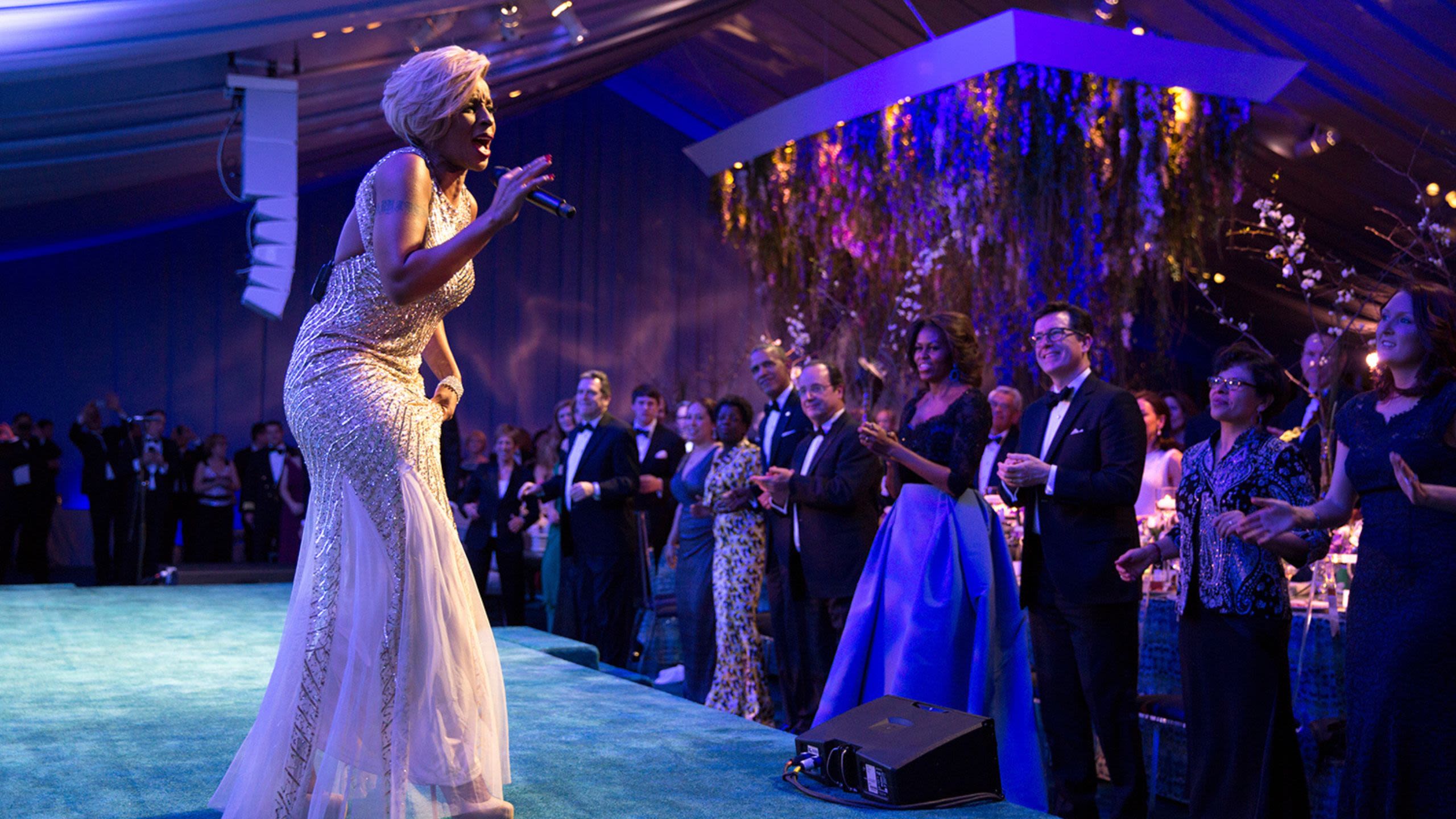 Mary J. Blige performing on stage (White House/Pete Souza)