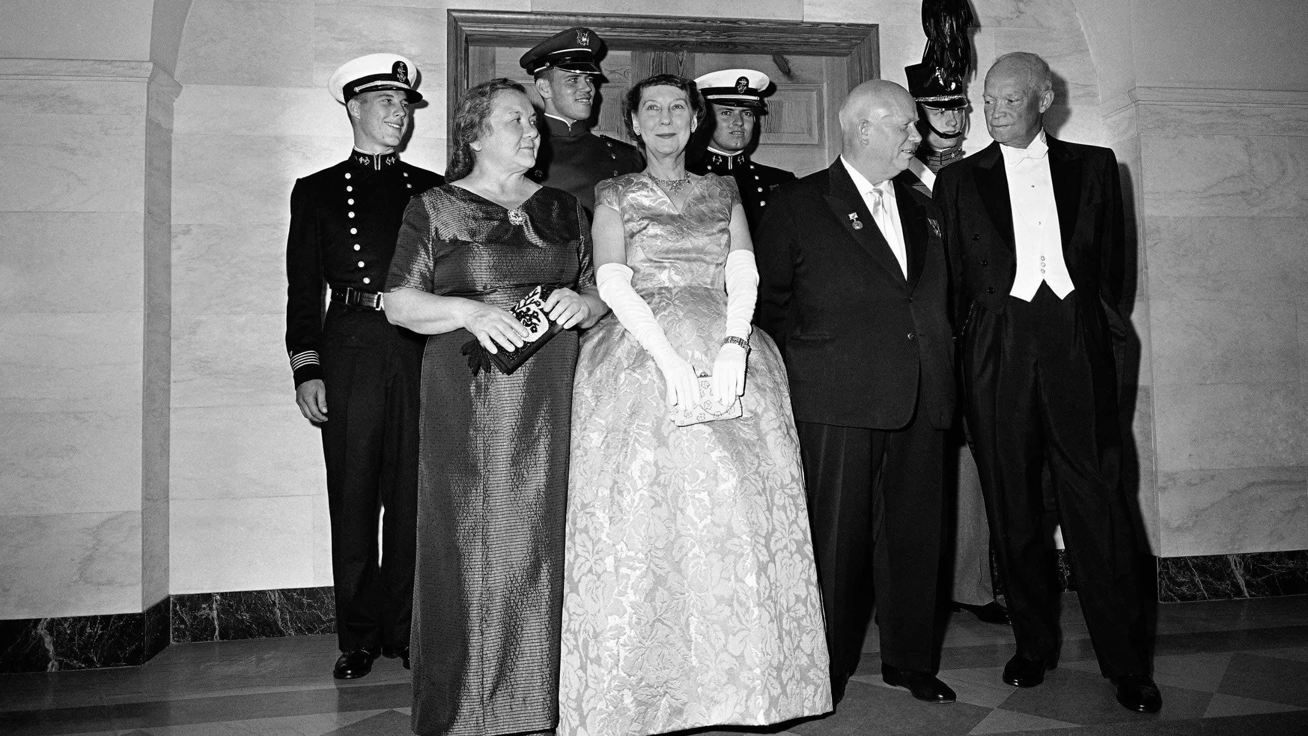 Nikita Khrushchev, Dwight Eisenhower, their wives, service members (© Bob Schutz/AP)