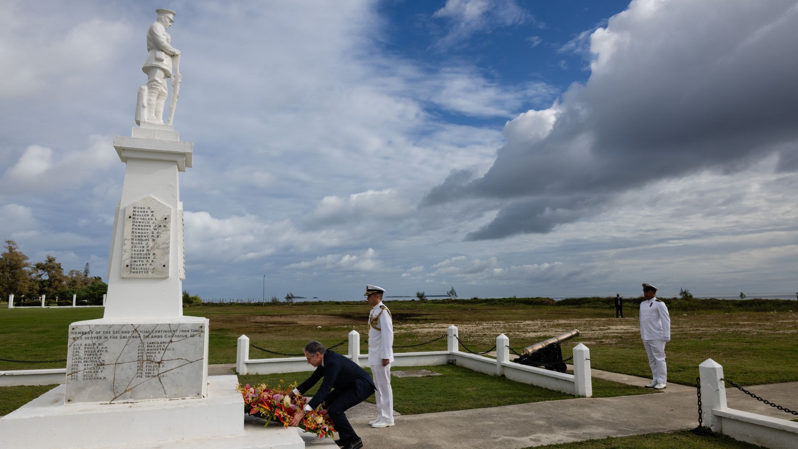 Secretary Blinken placing a wreath at the base of a statue