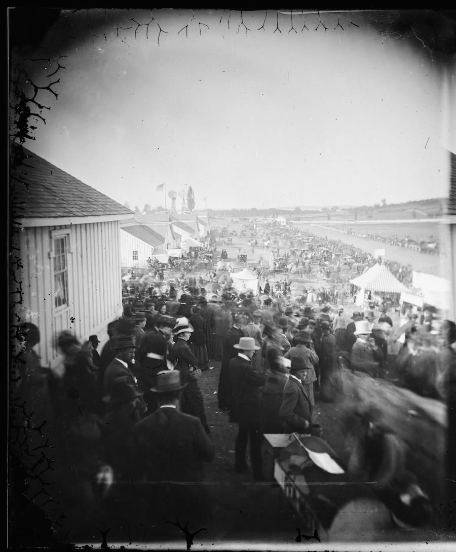 Historic photo of a large crowd attending a 19th-century fairground event (© Andreas Larsen Dahl/Wisconsin Historical Society/Getty Images)