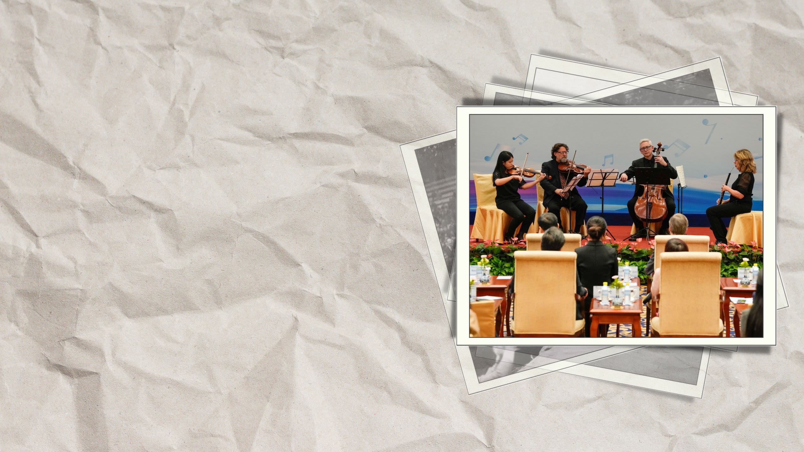 Musicians performing on stage (© Ng Han Guan/AP)