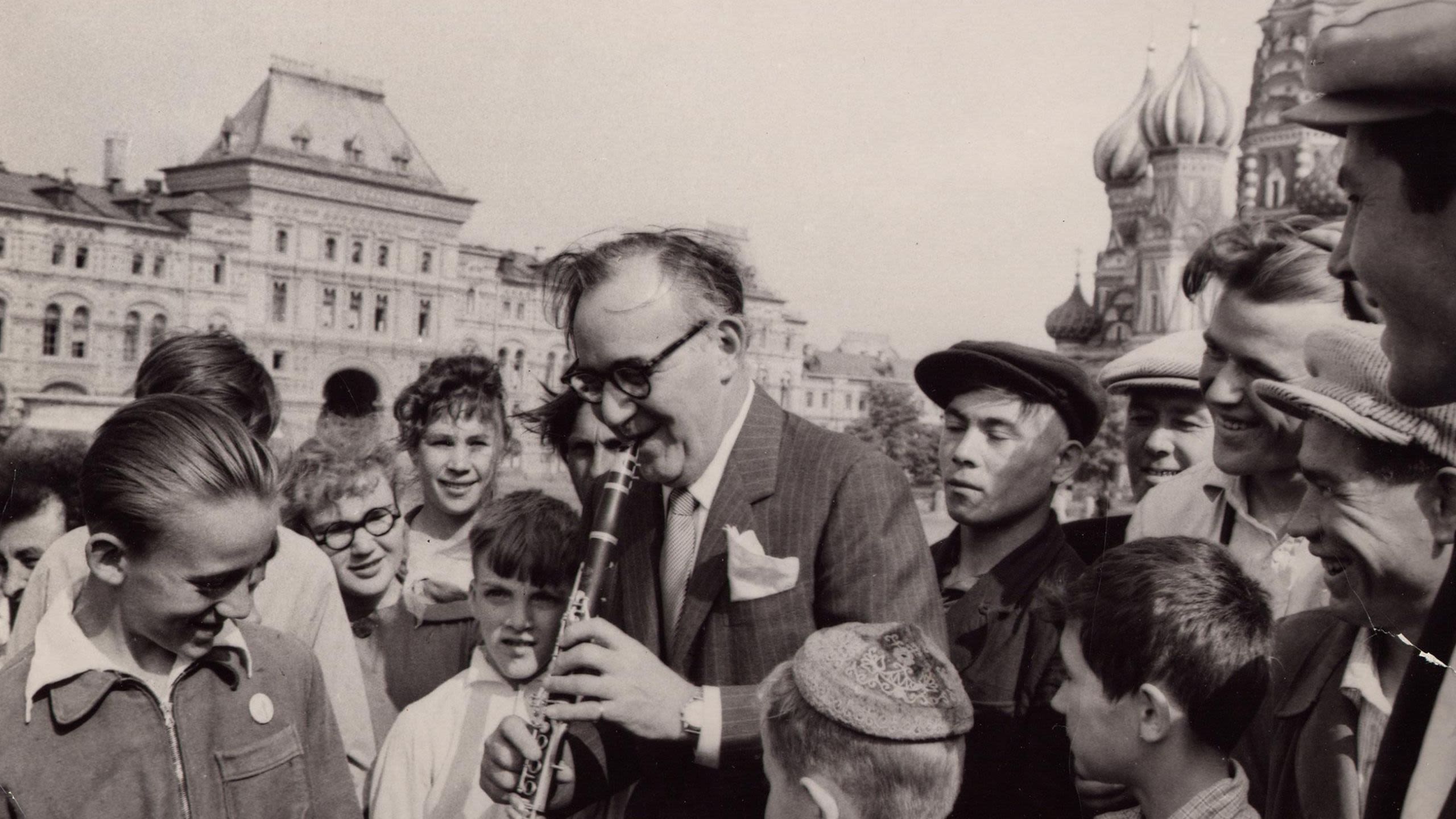 A man playing clarinet in Red Square surrounded by people (Courtesy of the Irving S. Gilmore Music Library, Benny Goodman Papers, Yale University)