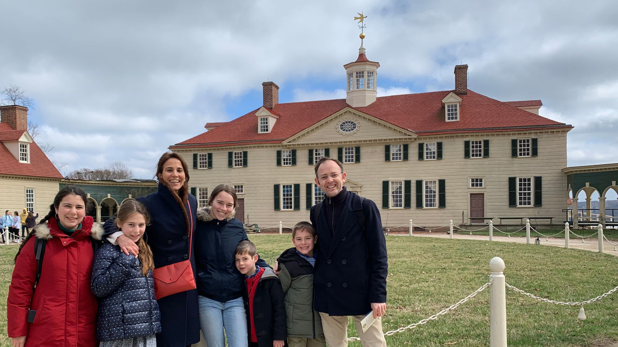 Smiling family in front of George Washington’s Mount Vernon home (Courtesy of Sébastien Fagart)